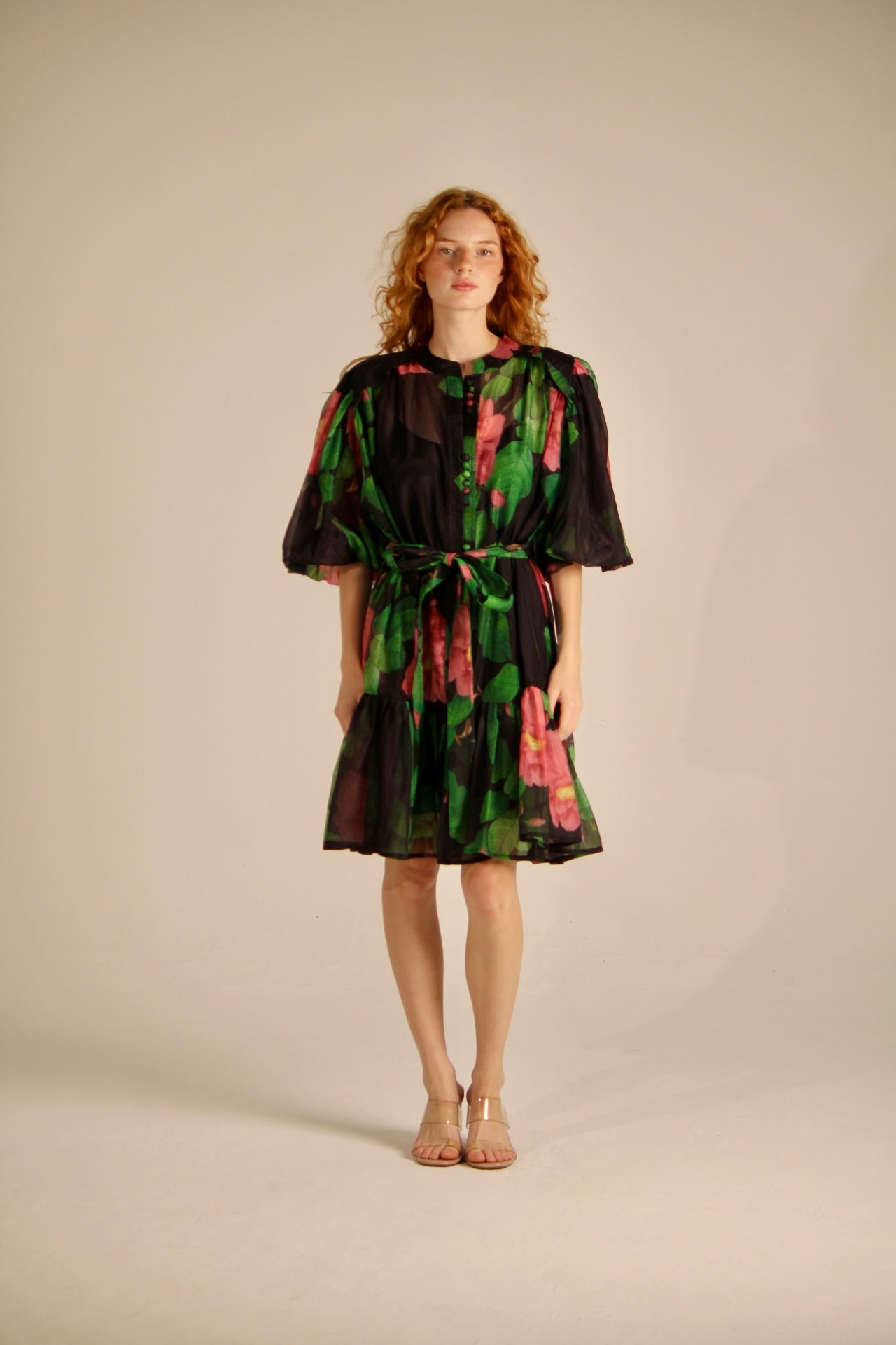 BLACK SHORT DRESS FLOWERS