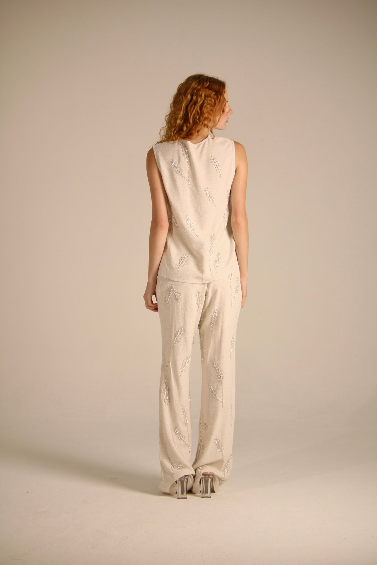 BEIGE PANTS WITH FLOWER-SHAPED PEARLS