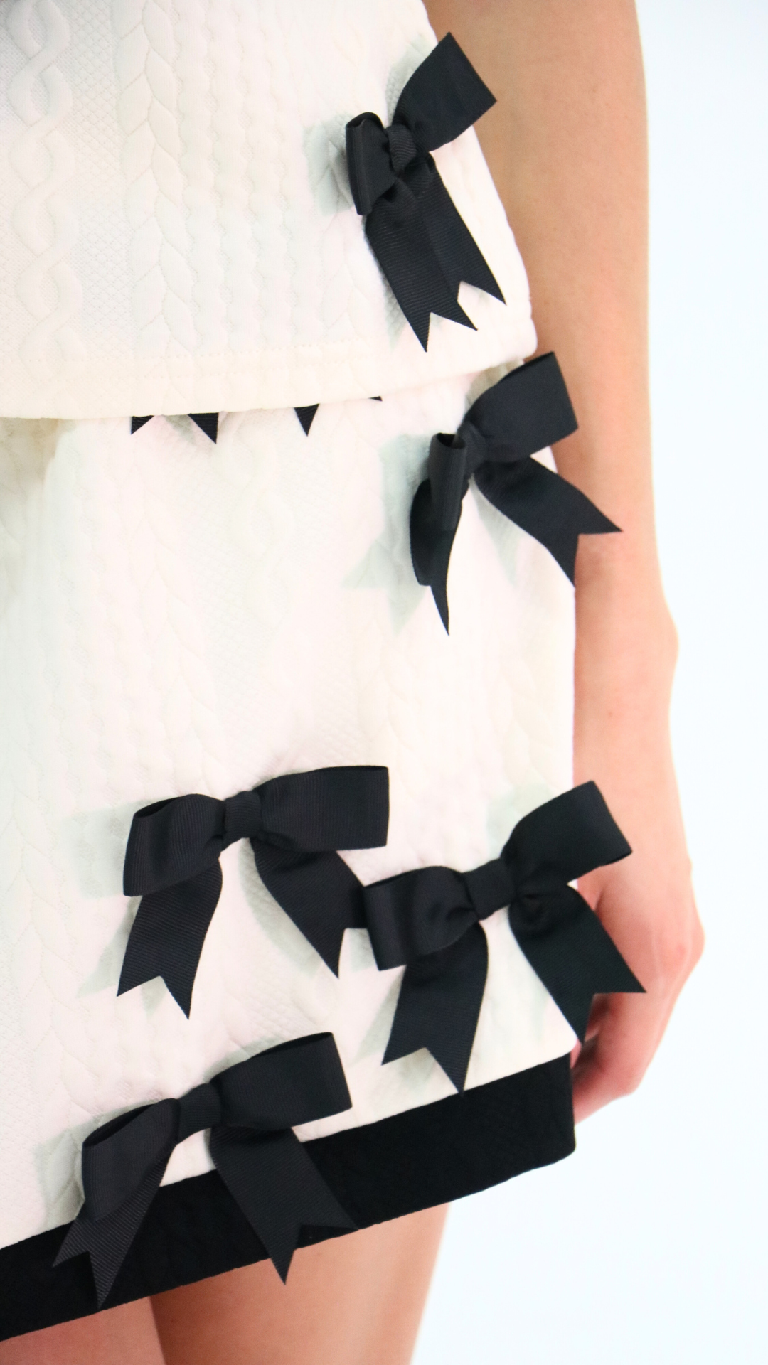 B&W BOWS SKIRT