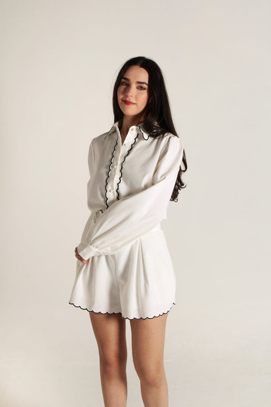 WHITE SHIRT WITH BLACK LINEA