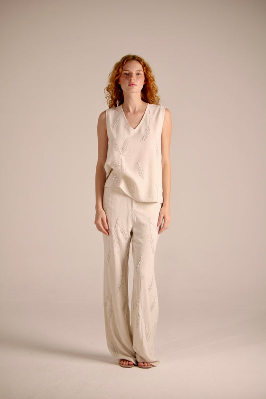 BEIGE PANTS WITH FLOWER-SHAPED PEARLS