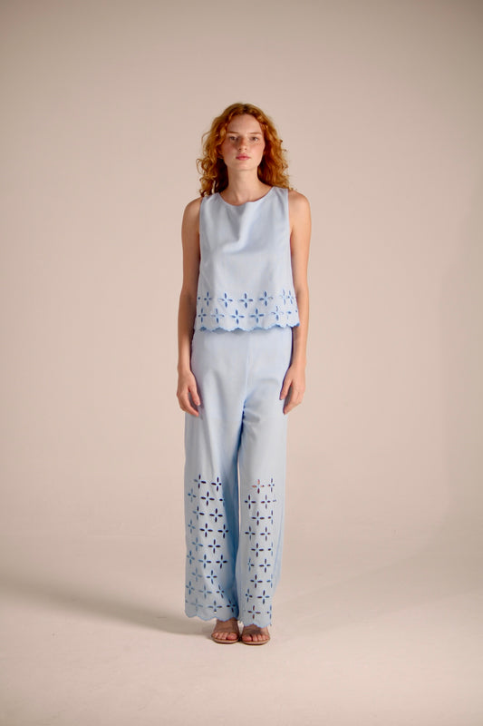 Trousers with perforated flowers