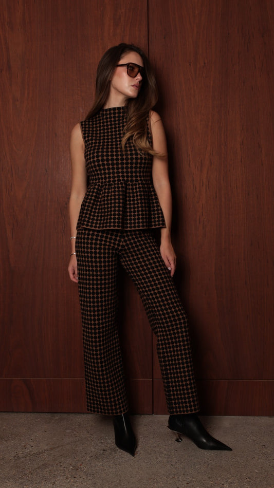 Wide-Leg Pants — High-rise wide-leg silhouette