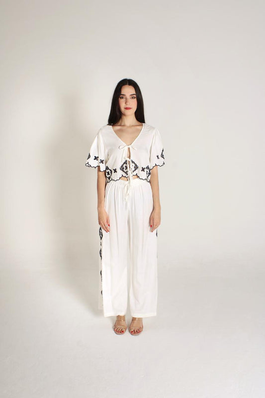 WHITE BLOUSE WITH BLUE EMBROIDERY